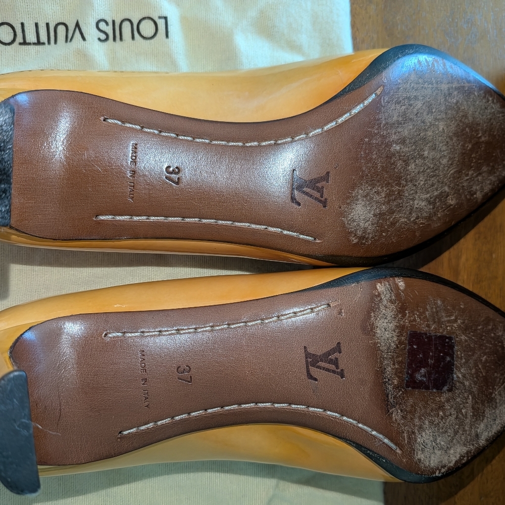 Louis Vuitton Pumps. SZ 37. US 6.5-7. EUC. Gorgeous Color. - Picture 8 of 8